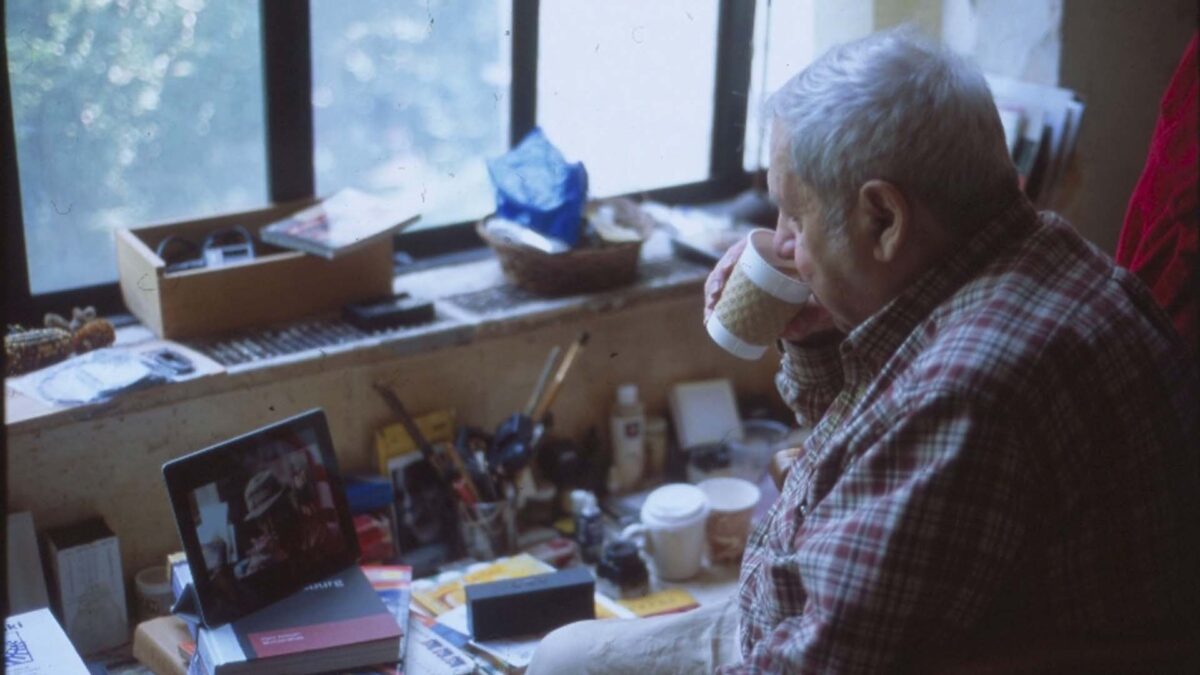 Por qué el ‘postureo’ es una idiotez, según Saul Leiter