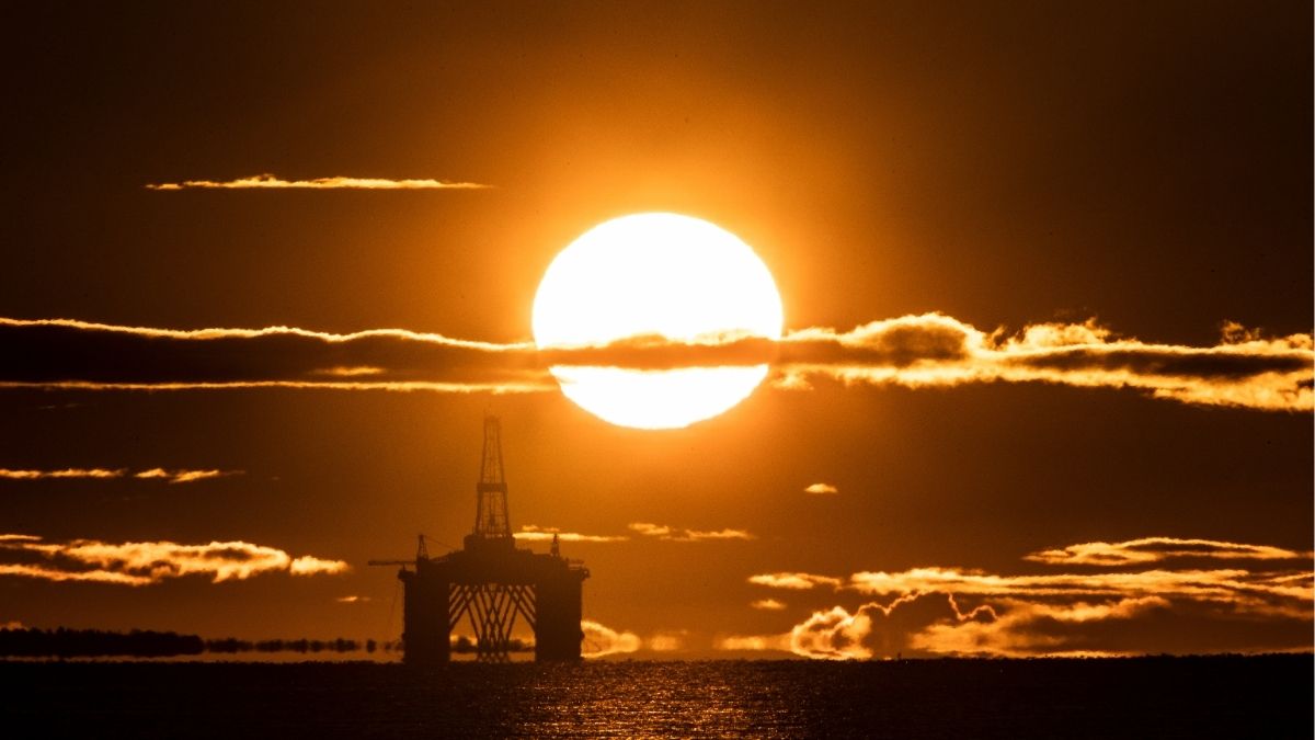 El petróleo se dispara hasta un 13% tras el ataque de Israel a Irán